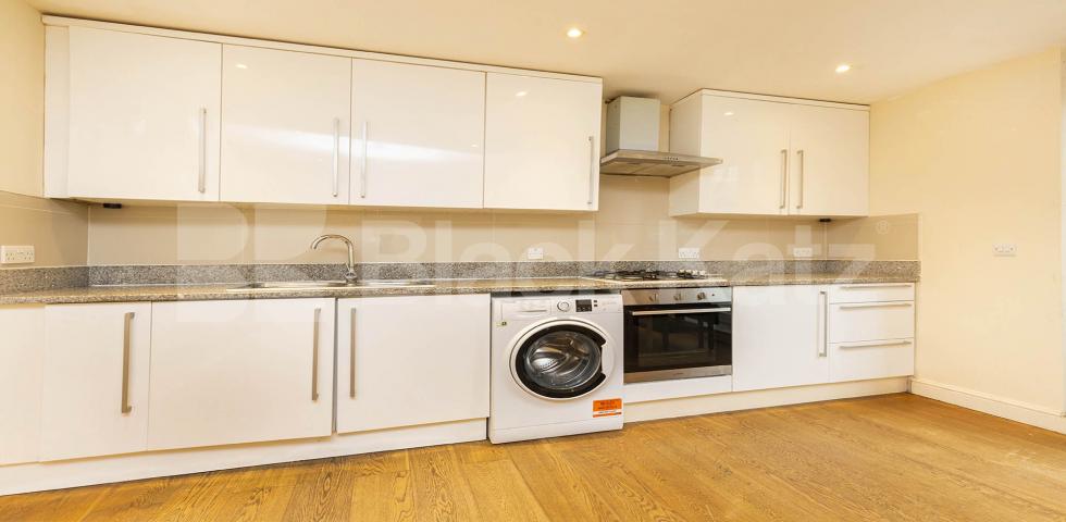 Modern two double bedrrom flat in a private gated development close to shops. Hornsey High Street, Hornsey